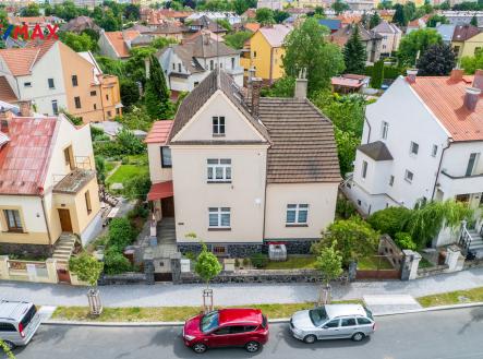 Pohled na dům ze Zborovské ulice | Prodej - dům/vila, 190 m²
