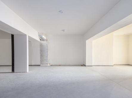 Pronájem - obchodní prostor, 140 m²