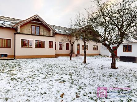 foto: 1 | Pronájem - dům/vila, 277 m²