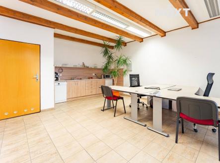 Pronájem - kanceláře, 100 m²