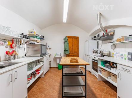Pronájem - komerční objekt, jiný, 200 m²