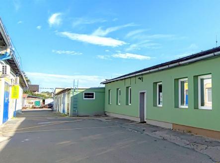 Pronájem - obchodní prostor, 215 m² obrázek