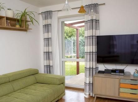 Obývací část se vstupem na zahradu | Prodej - dům/vila, 97 m²