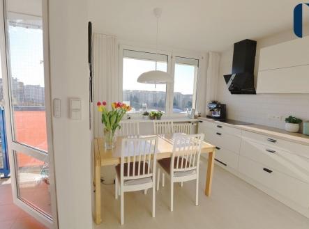 Kuchyň se vstupem do lodžie | Prodej bytu, 4+1, 91 m²