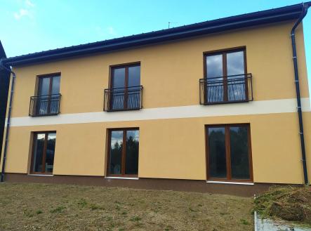 Pohled na dům | Prodej bytu, 1+kk, 42 m²