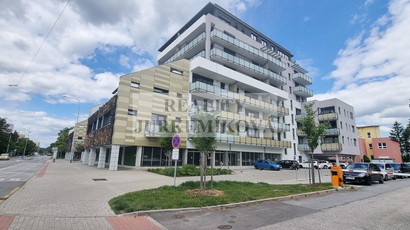 Pronájem bytu 2+KK s terasou a krytým parkovacím stáním, ul. Oskara Nedbala