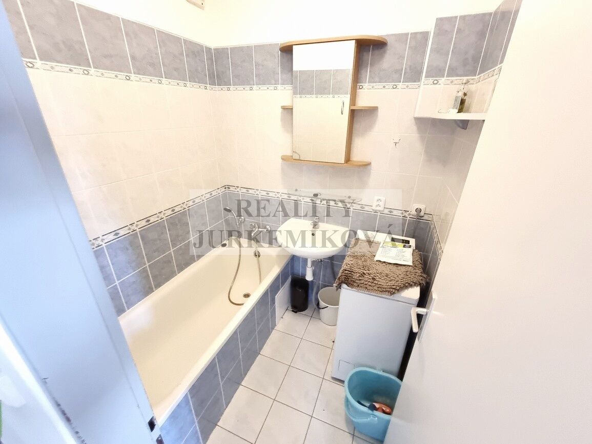 Pronájem bytu 3+1, na Sídlišti, Velešín