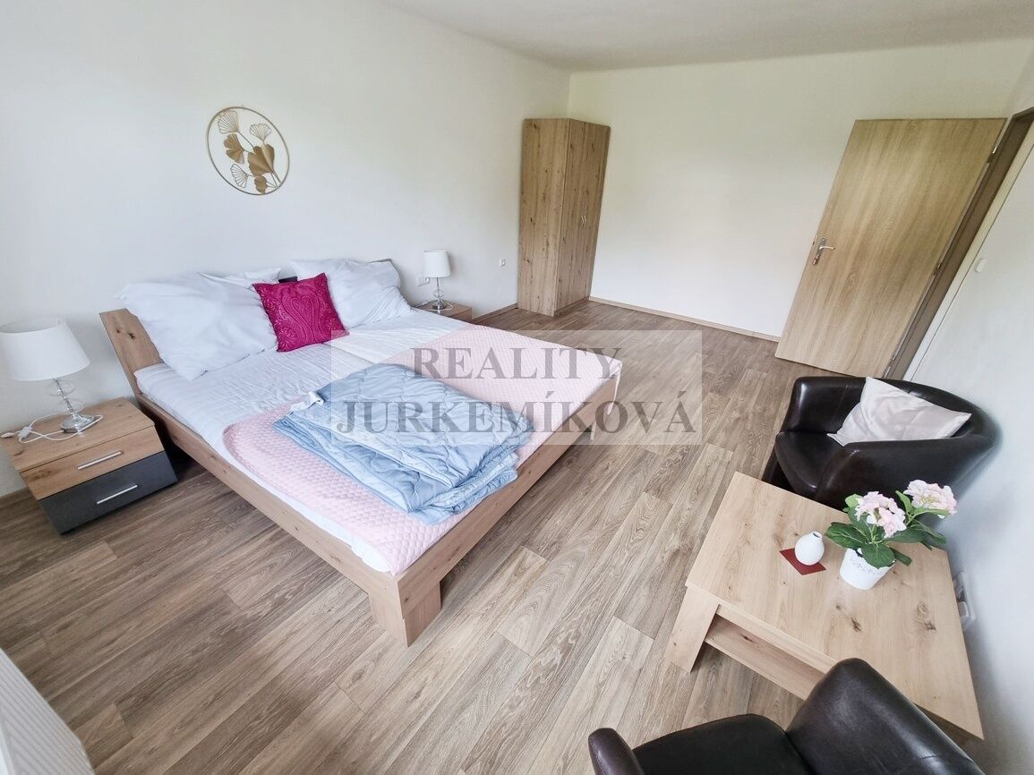 Pronájem zařízeného RD se 3 bytovými jednotkami, Lipno - Černá v Pošumaví