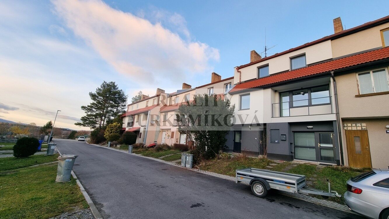 Prodej zrekonstruovaného RD se třemi bytovými jednotkami a zahradou – Černá v Pošumaví