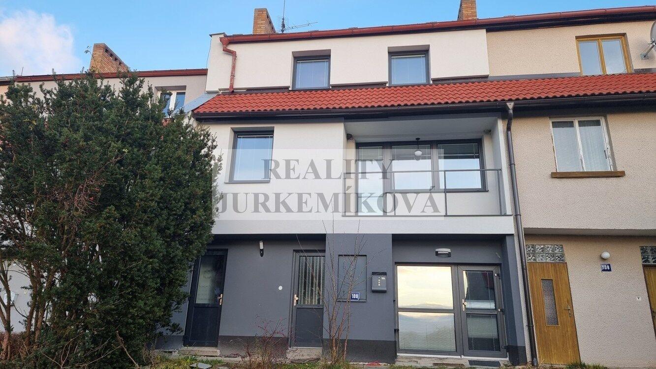 Prodej zrekonstruovaného RD se třemi bytovými jednotkami a zahradou – Černá v Pošumaví