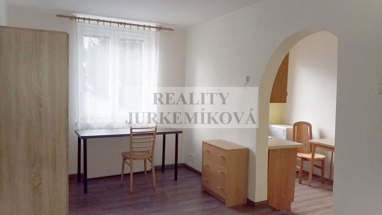 Pronájem bytu 1+kk – Husova třída, České Budějovice