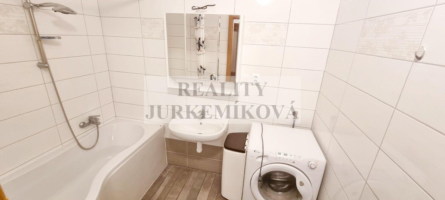 Pronájem bytu 3+1 s balkonem, ul. Netolická, České Budějovice