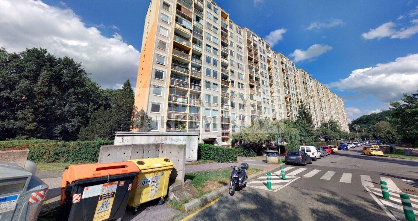 Pronájem bytu 2+kk s lodžií – Praha 4, Modřany