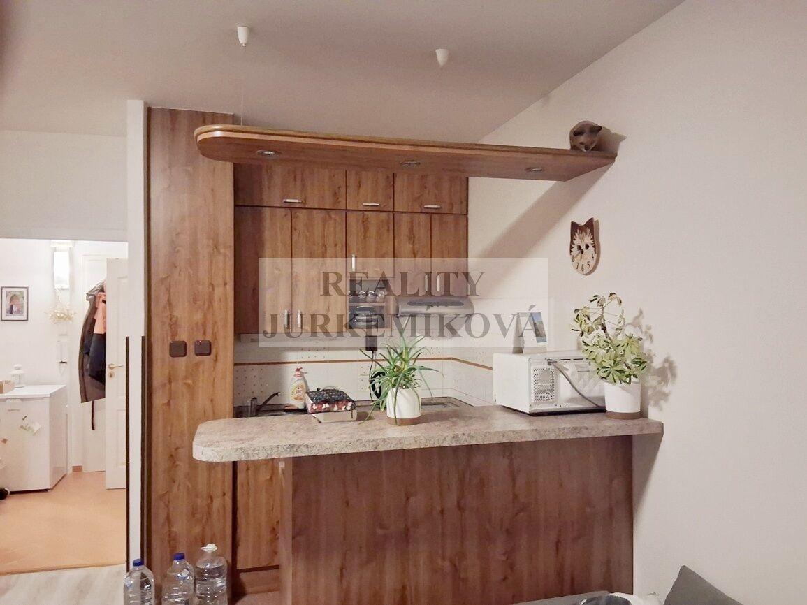 Pronájem bytu 2+kk s lodžií – Praha 4, Modřany