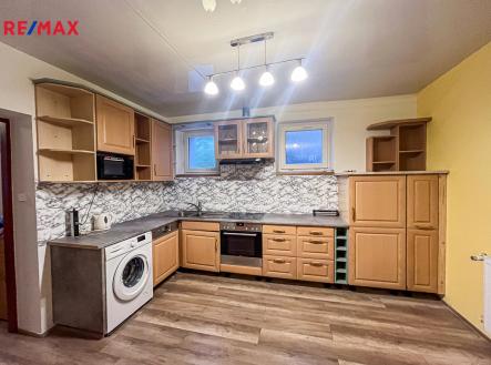 Byt 1 kuchyně | Prodej - nájemní dům, 549 m²