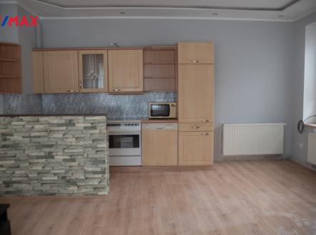 Byt 2 kuchyně | Prodej - nájemní dům, 549 m²