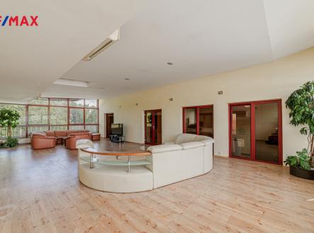 dsc1728-hdr.jpg | Pronájem - restaurace, 201 m²