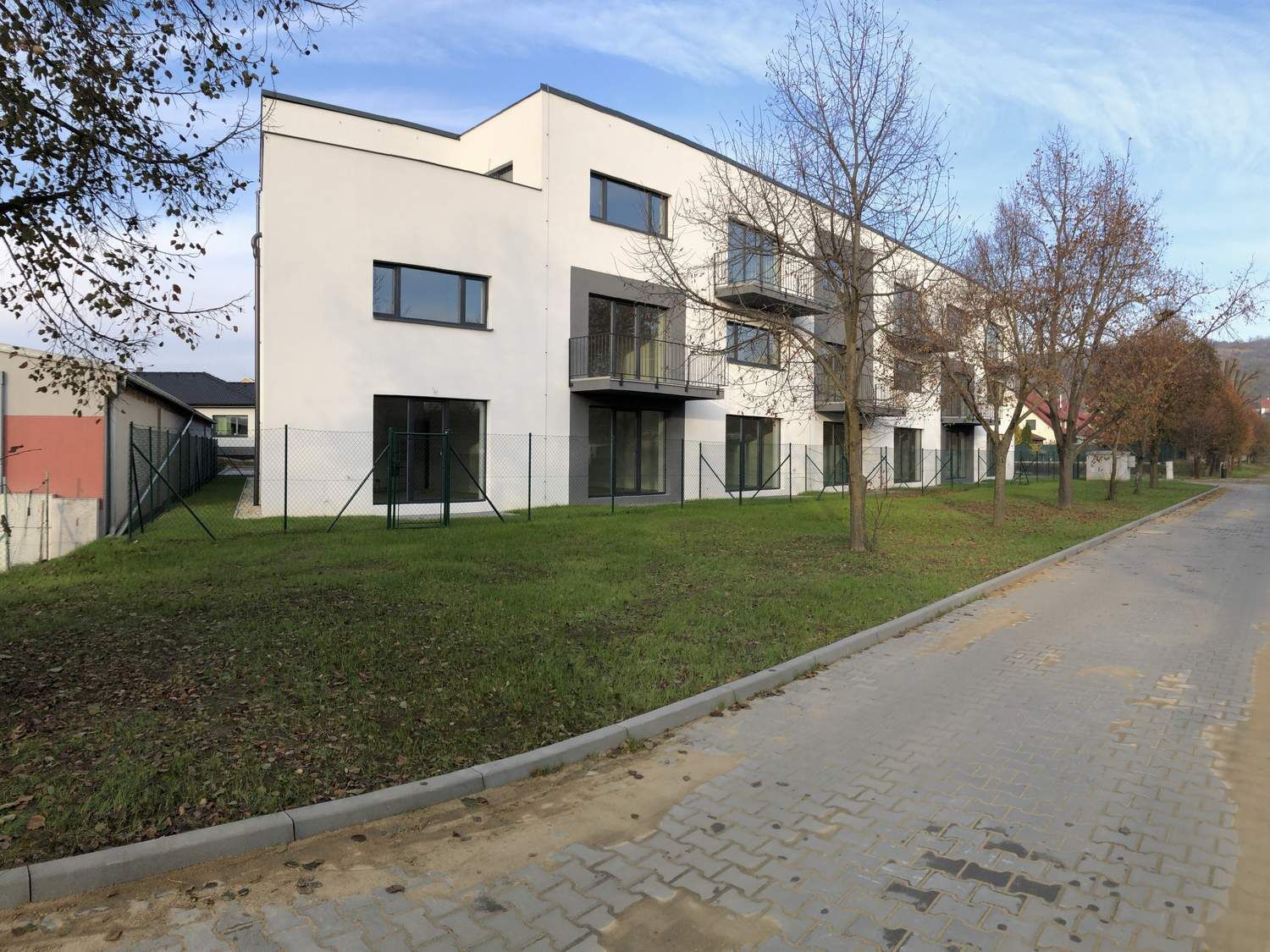 Pronájem novostavby bytu 1+kk s parkovacím stáním Židlochovice