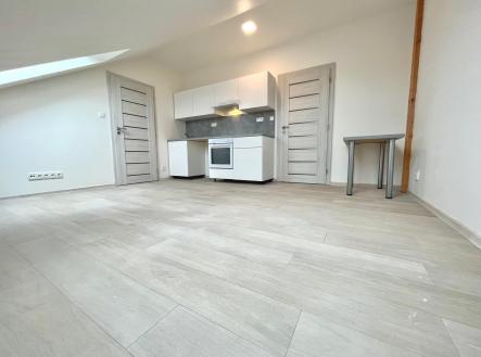 Pronájem bytu, 1+kk, 34 m²