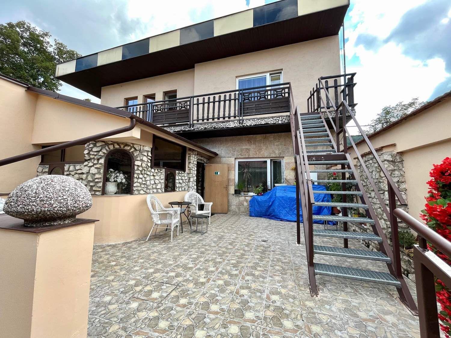 Prodej nájemního domu, dvou RD a stavebního pozemku, Brno - Jundrov