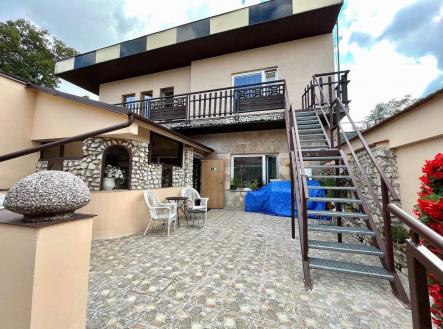 Prodej - nájemní dům, 550 m²