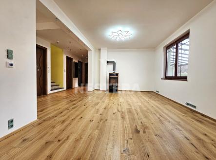 obyvak-krb-164647.jpg | Prodej - dům/vila, 197 m²