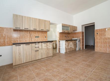 d8e-3198.jpg | Prodej - nájemní dům, 350 m²