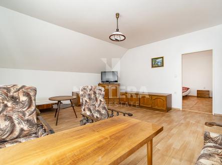 d8e-3174.jpg | Prodej - nájemní dům, 350 m²