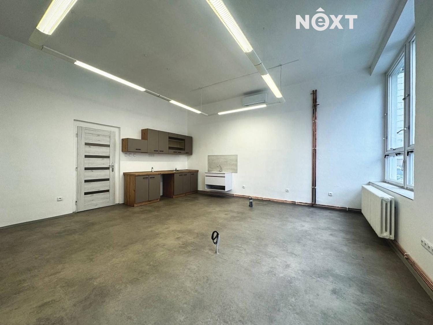 Pronájem komerční Obchodní prostory, 30㎡