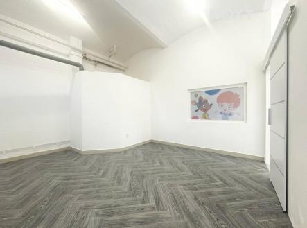 Pronájem - komerční objekt, obchodní centrum, 48 m²