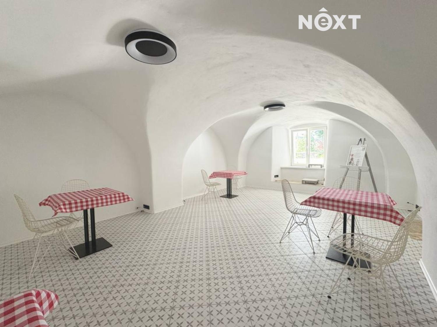 Pronájem komerční Obchodní prostory, 87㎡