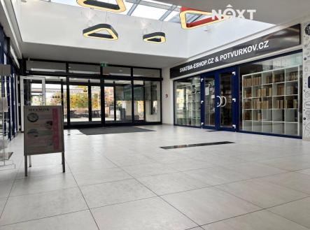 Pronájem - komerční objekt, obchodní centrum, 102 m²