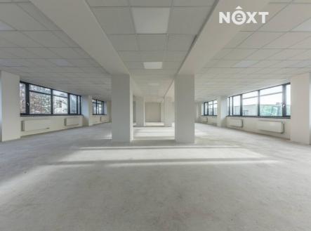 Pronájem - kanceláře, 348 m²