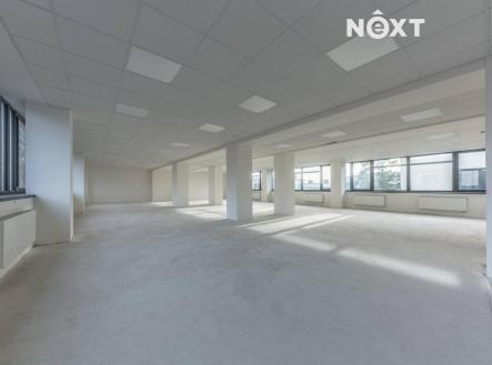 Pronájem - kanceláře, 348 m²