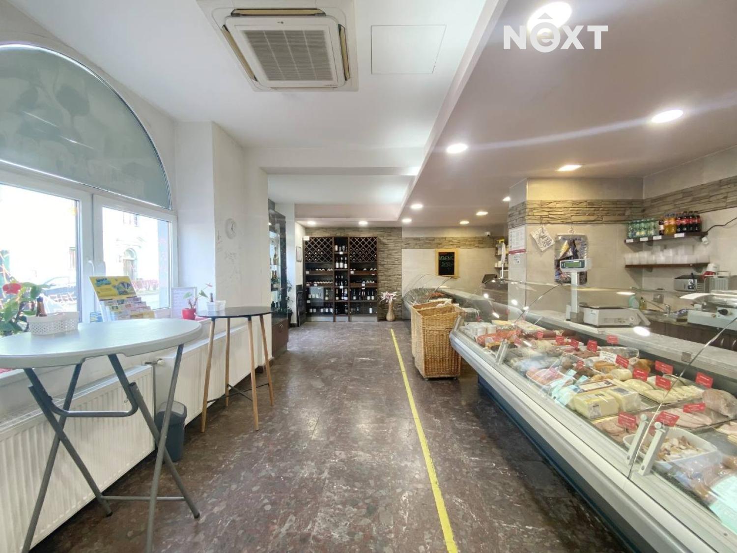 Pronájem komerční Obchodní prostory, 165㎡