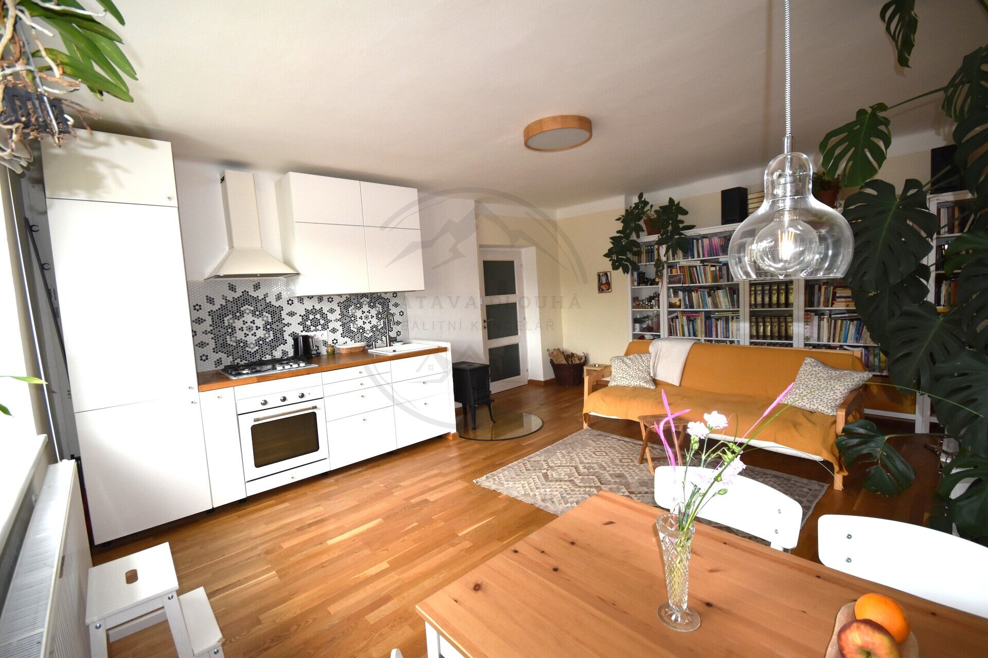 Prodej prostorného bytu 2+KK, 55 m², po rekonstrukci, v cihlovém domě, centrum Jeseník, ulice Školní