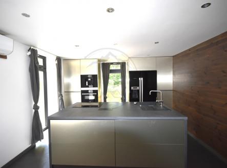Prodej - dům/vila, 380 m²