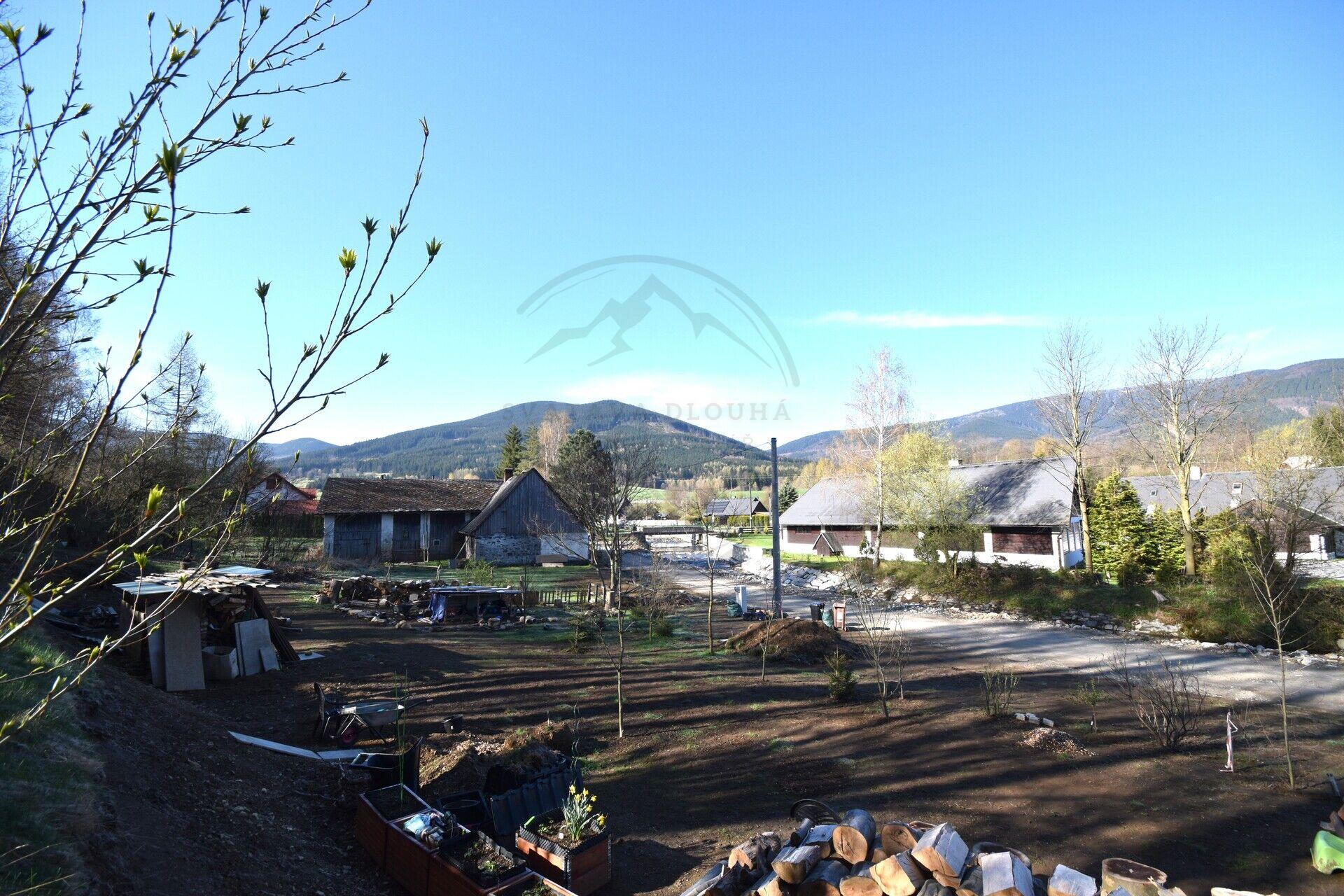 Nabízíme k prodeji stavební pozemek o výměře 960m2..