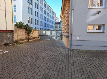 20250305_095437.jpg | Pronájem - malý objekt/garáž