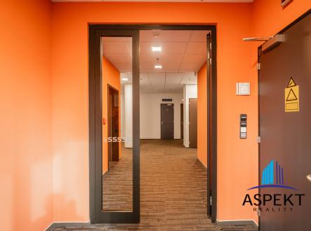 dma00161-hdr.jpg | Pronájem - kanceláře, 30 m²