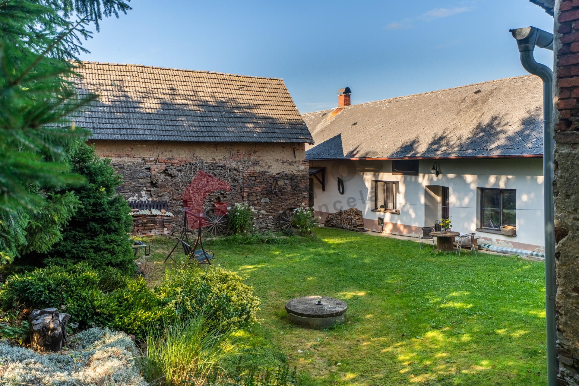 Prodej malebné chaloupky v Křekovicích, obec Šebířov, 13 km od Votic u Benešova, 12 km od Miličína.