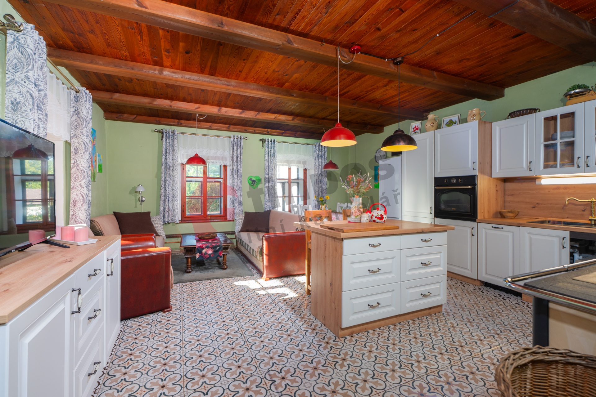 Prodej malebné chaloupky v Křekovicích, obec Šebířov, 13 km od Votic u Benešova, 12 km od Miličína.