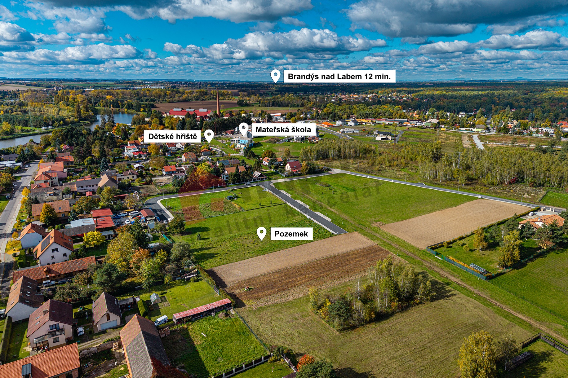 Stavební pozemek v obci Káraný, s výměrou 1884 m2