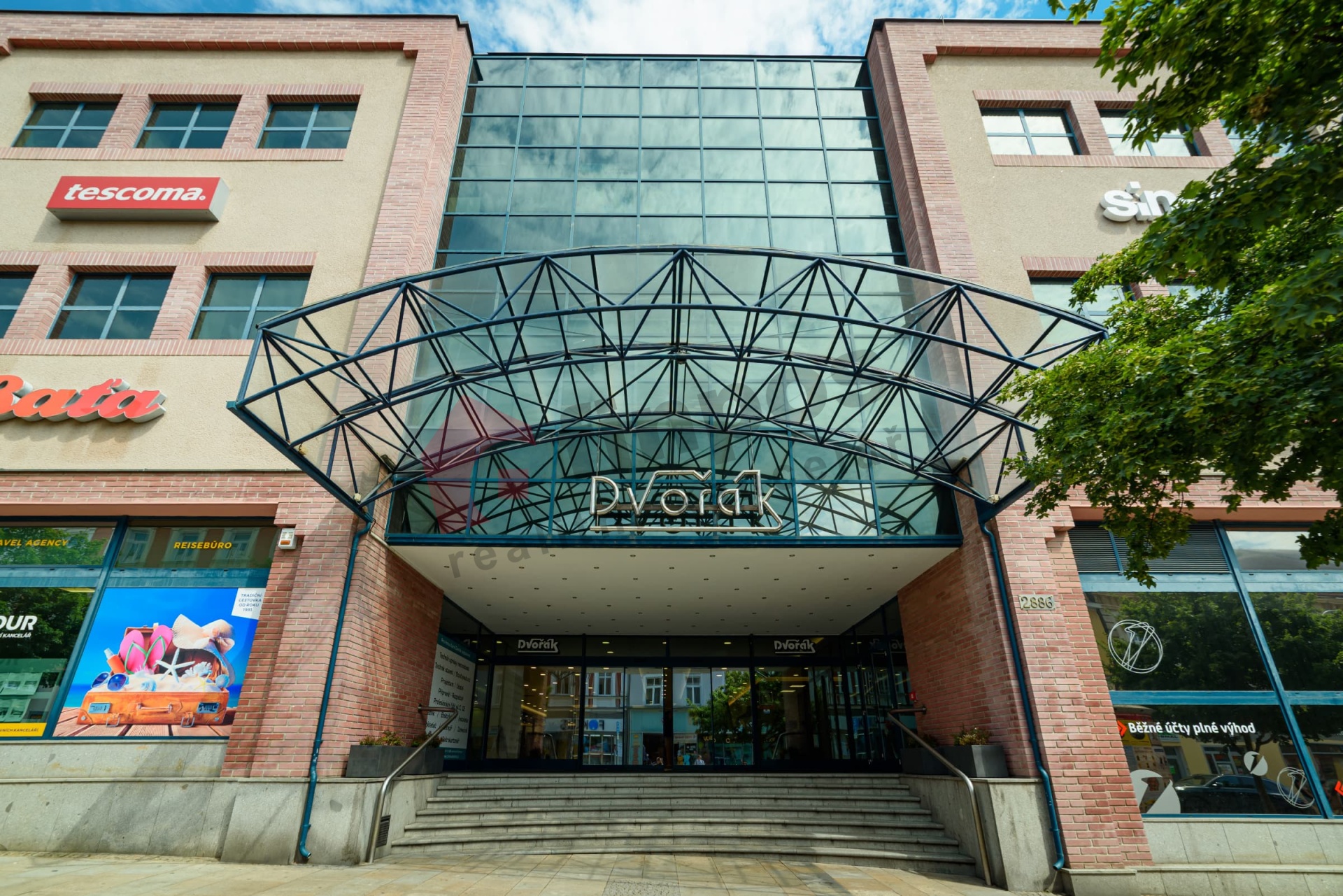 Obchodní prostor v přízemí 34 m² - Tábor v OD Dvořák