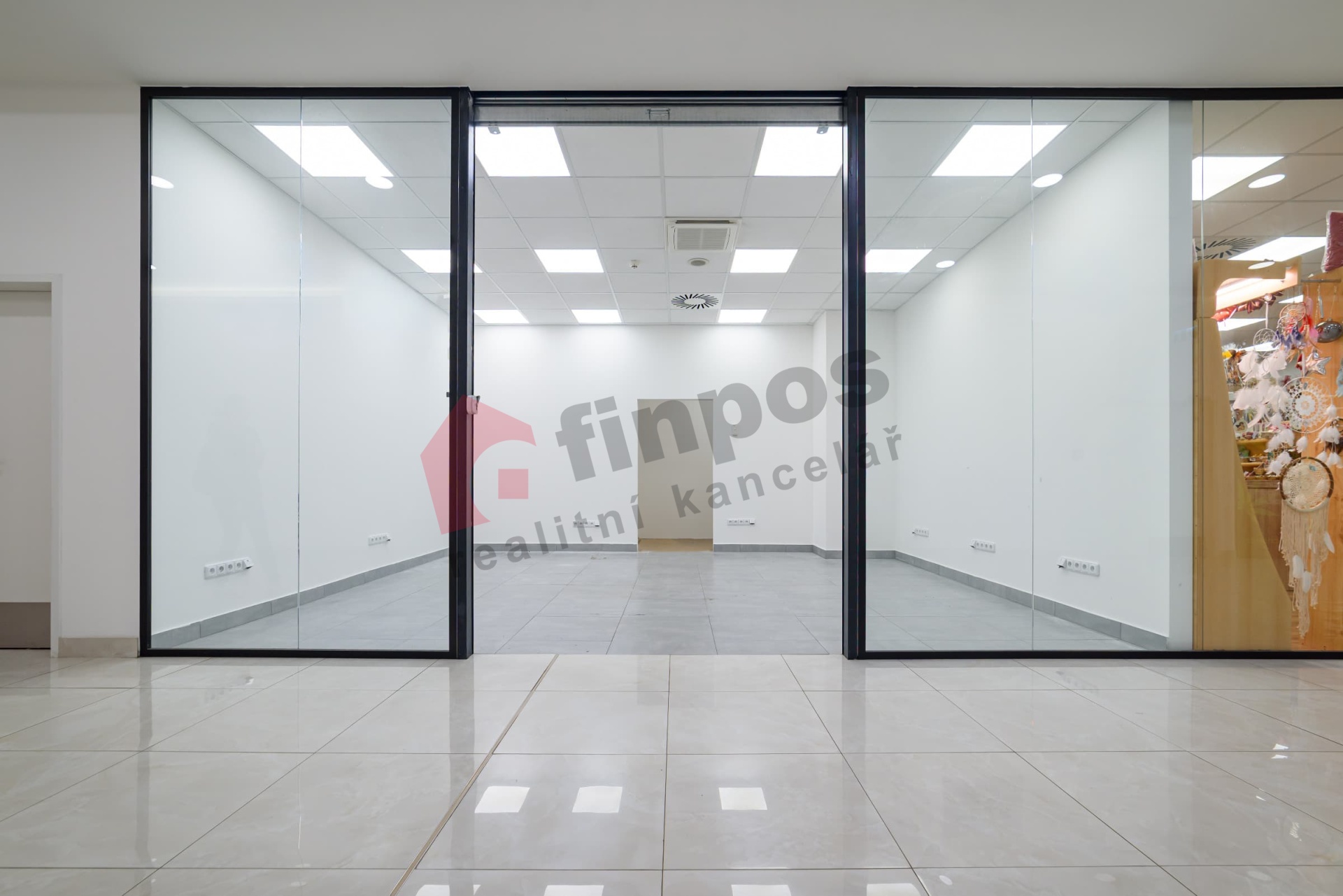 Obchodní prostor v přízemí 34 m² - Tábor v OD Dvořák