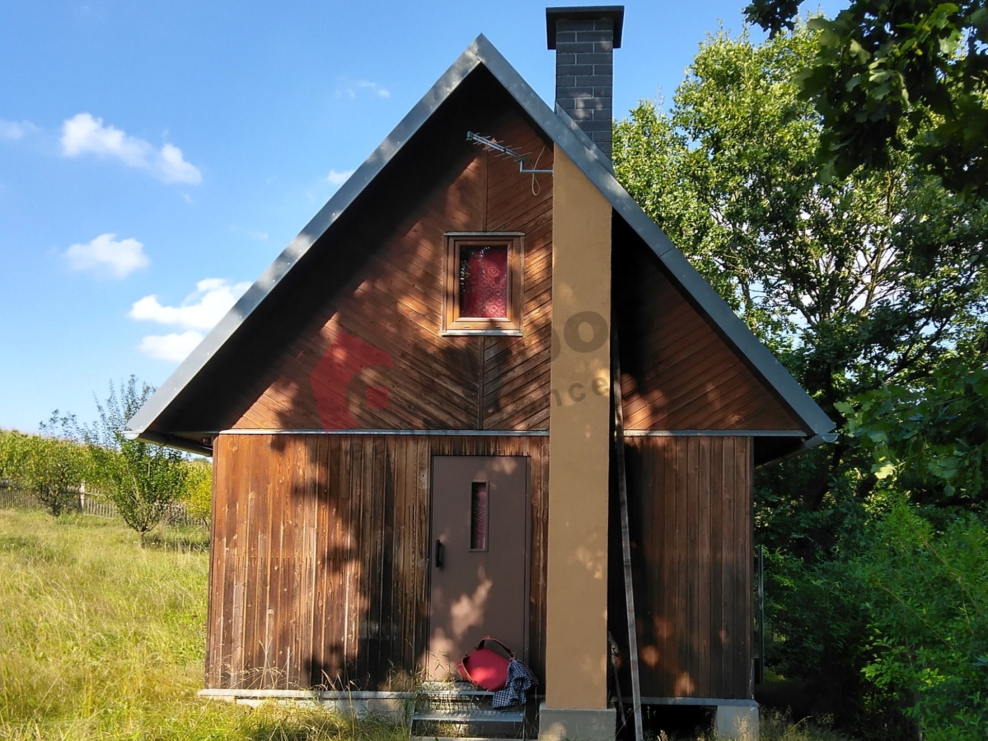 Prodej zahrady s chatkou, domkem na nářadí studnou a elektřinou - obec Tochovice, jižně od Příbrami