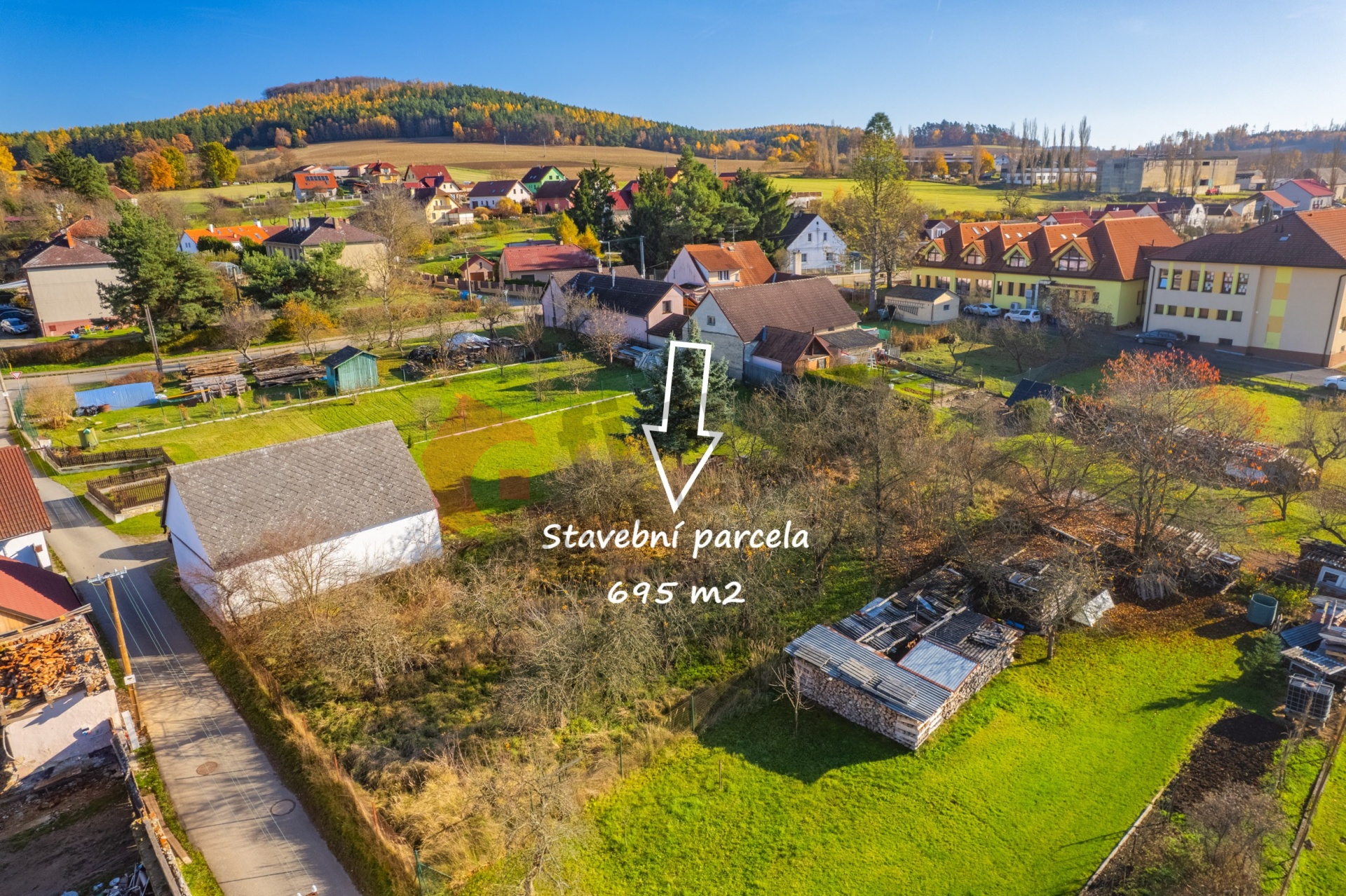 Prodej stavební parcely 695 m2 včetně projektu RD v Louňovicích pod Blaníkem u Vlašimi.