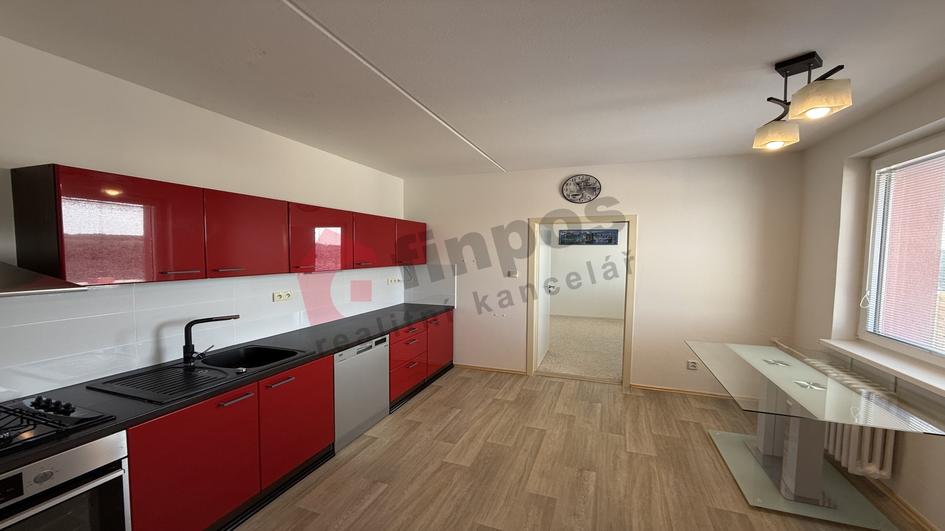 Pronájem pěkného světlého bytu 3+1 s balkonem, nám. Přátelství, Tábor