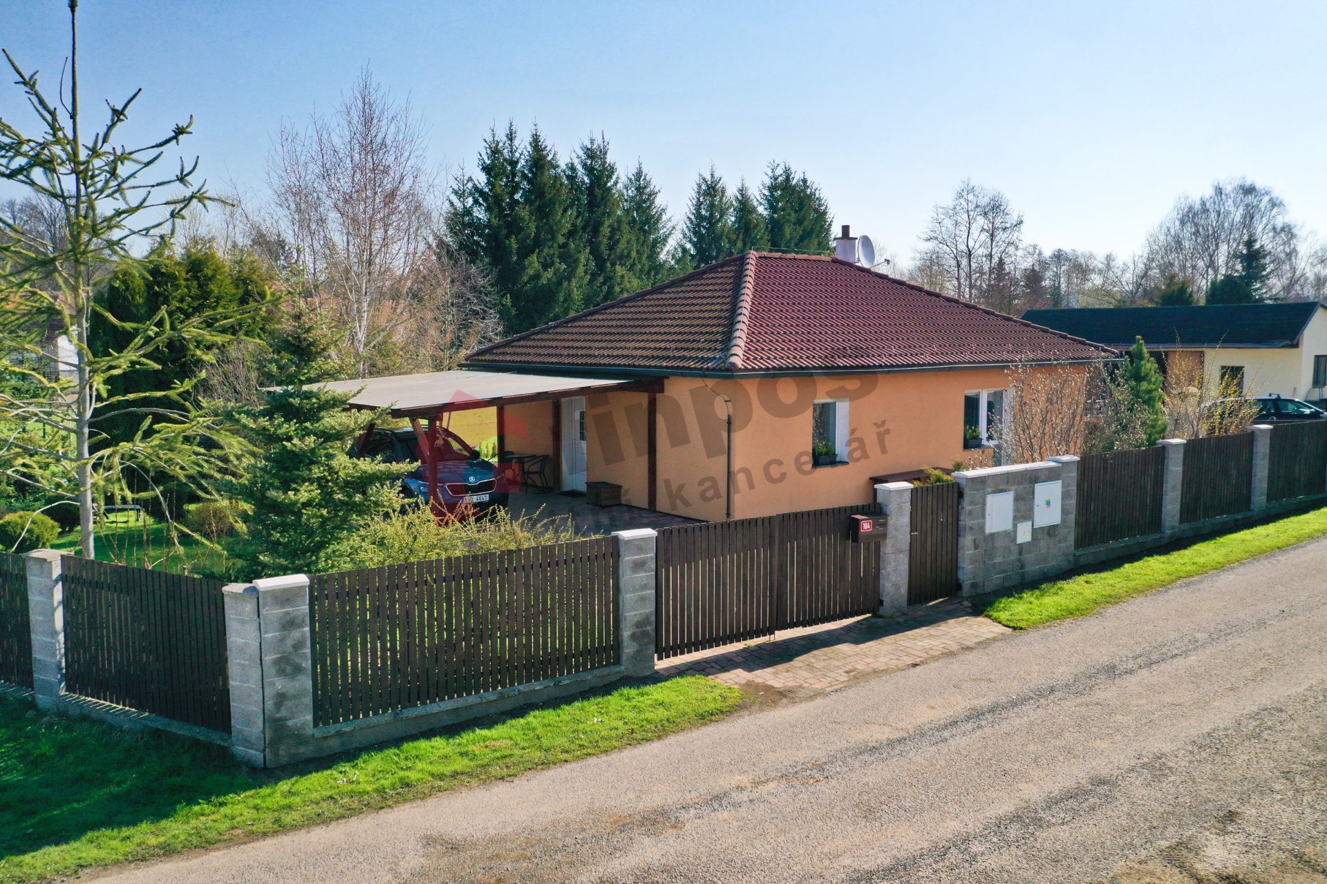 Prodej zatepleného bungalovu z r. 2010, 3+1 s krásnou zahradou ve Zvěstově, okres Benešov u Prahy.