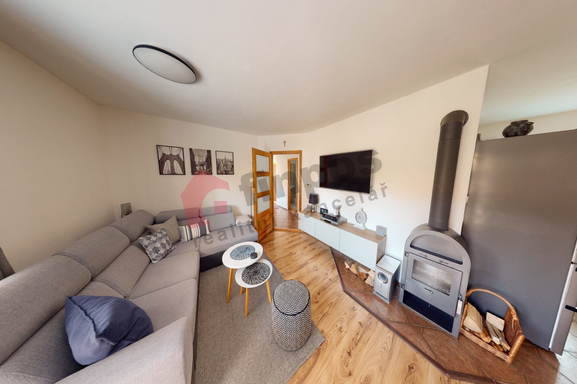 Prodej zatepleného bungalovu z r. 2010, 3+1 s krásnou zahradou ve Zvěstově, okres Benešov u Prahy.